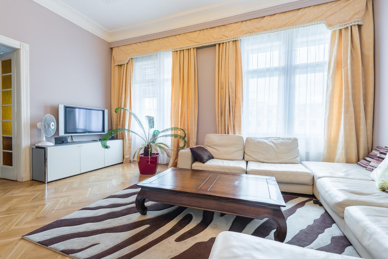 Wenceslas Square Apartment Prága Kültér fotó